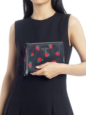 Kate Spade Chelsea Rose Toss Printed Medium Wristlet Pouch NWT